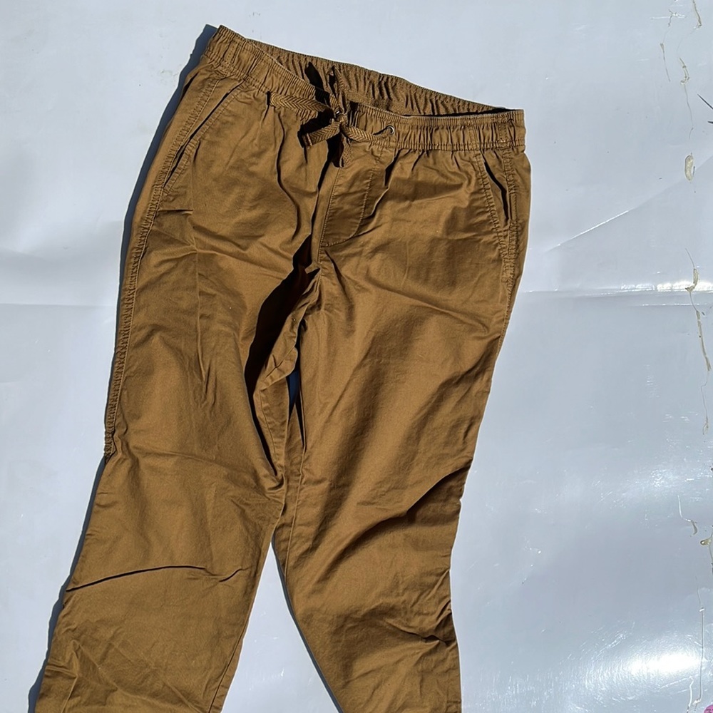 Men’s Gap khaki joggers